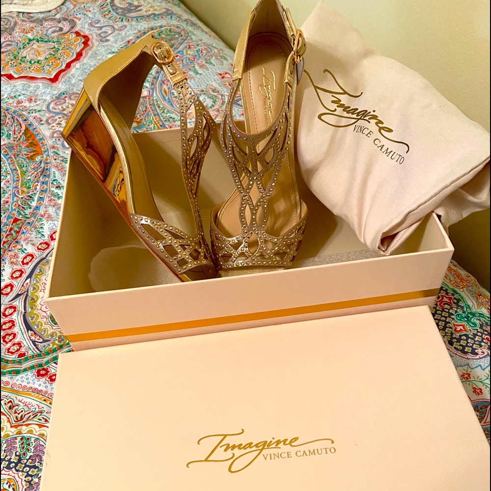 Dressy Vince Camuto wedge, never worn!
